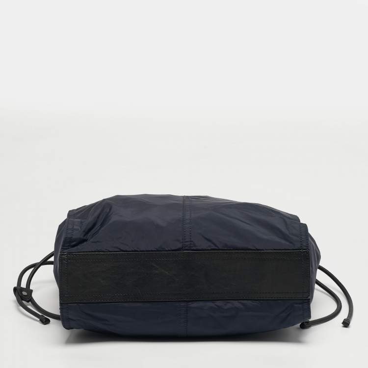 مملوكة مسبقًا Burberry Buckleigh Navy Blue/Black Leather and Nylon Tote