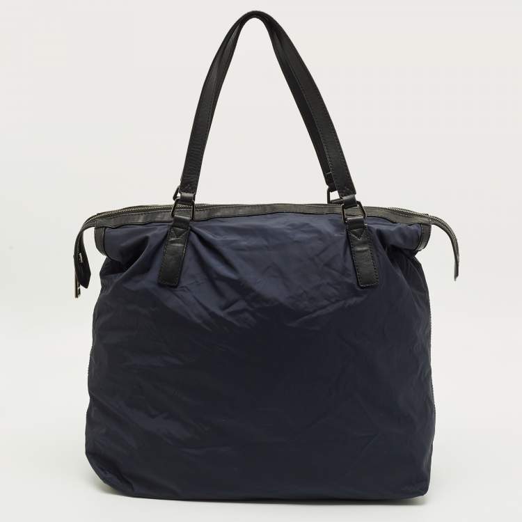 Pre Owned Burberry Buckleigh Navy Blue/Black Leather and Nylon Tote