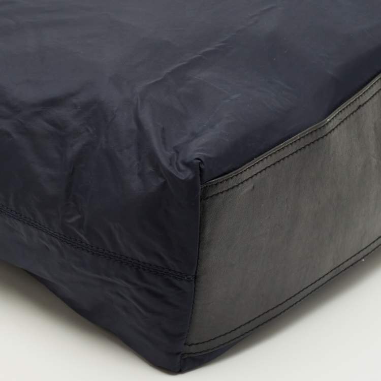Pre Owned Burberry Buckleigh Navy Blue/Black Leather and Nylon Tote