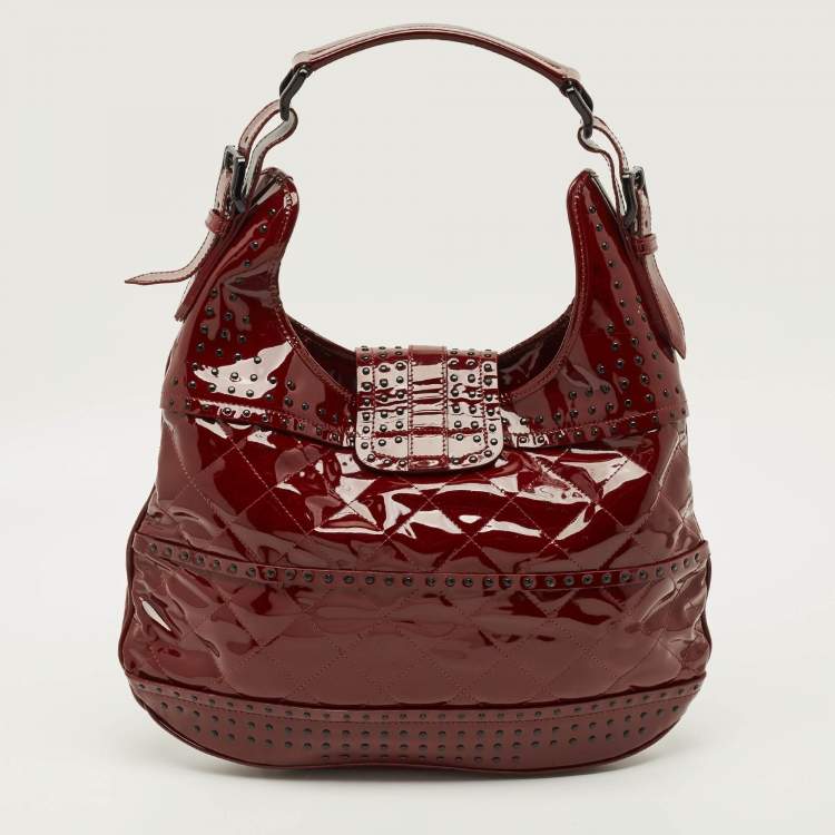 مملوكة مسبقًا Burberry Brooke Red Quilted Studded Patent Leather Hobo