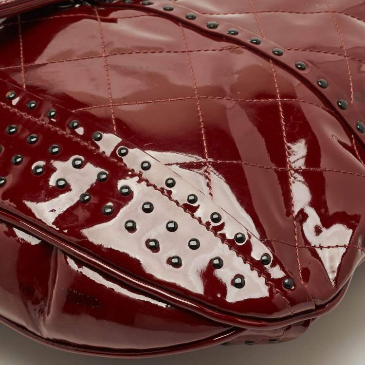 مملوكة مسبقًا Burberry Brooke Red Quilted Studded Patent Leather Hobo