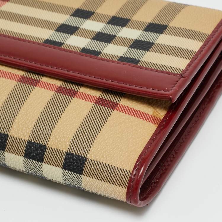 مملوكة مسبقًا Burberry Red/Beige Haymarket Coated Canvas and Leather Clutch Bag