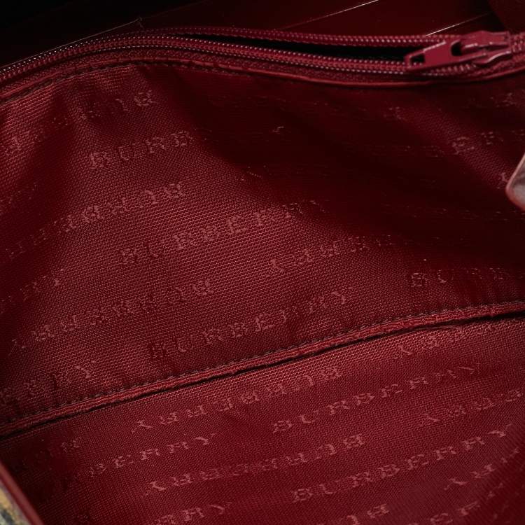مملوكة مسبقًا Burberry Red/Beige Haymarket Coated Canvas and Leather Clutch Bag