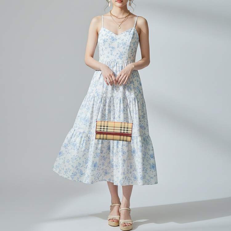 مملوكة مسبقًا Burberry Red/Beige Haymarket Coated Canvas and Leather Clutch Bag