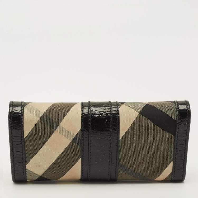 مملوكة مسبقًا Burberry Black Smoke Check Nylon and Patent Leather Flap Continental Wallet
