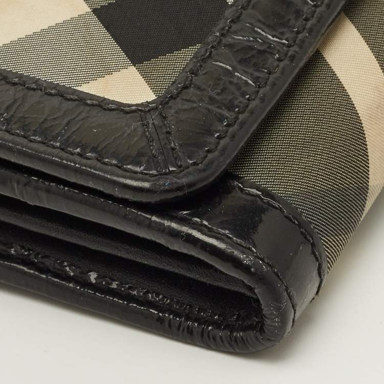 مملوكة مسبقًا Burberry Black Smoke Check Nylon and Patent Leather Flap Continental Wallet