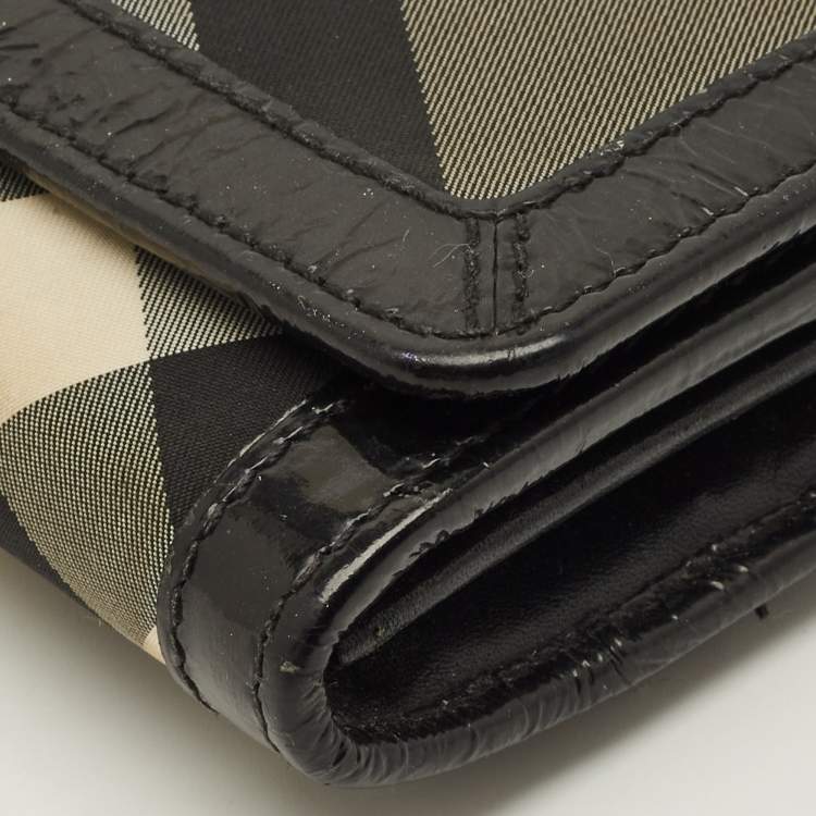 مملوكة مسبقًا Burberry Black Smoke Check Nylon and Patent Leather Flap Continental Wallet
