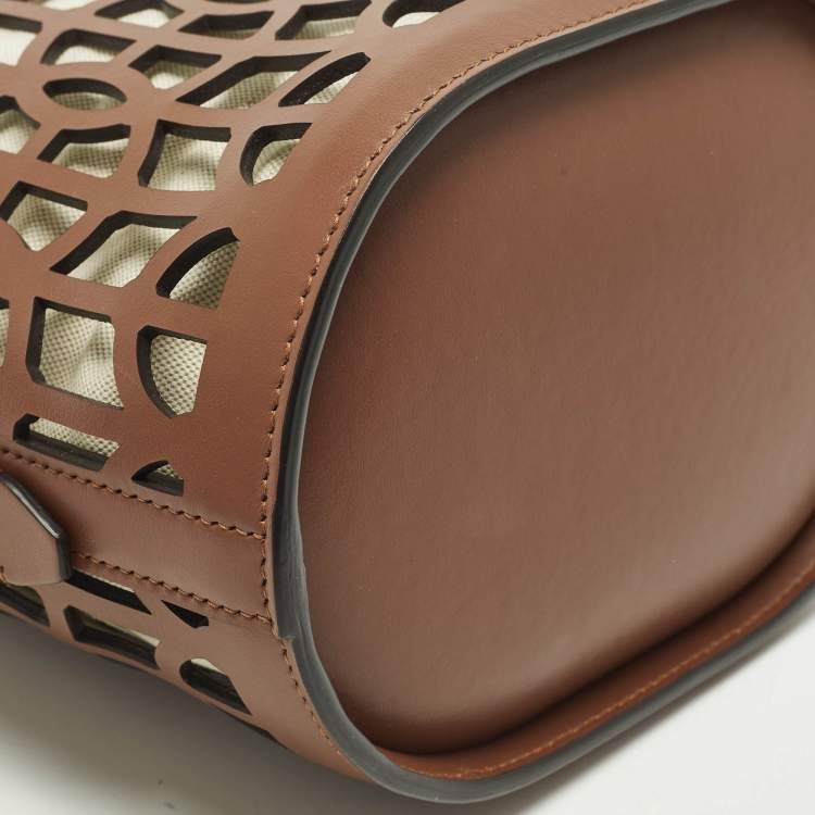 مملوكة مسبقًا Burberry Brown Laser Cut Leather Bucket Bag