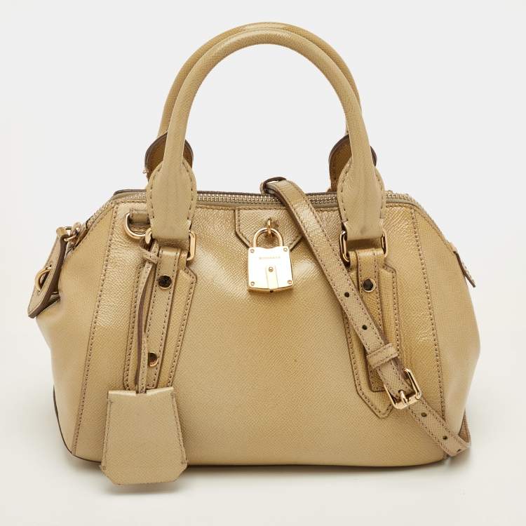 مملوكة مسبقًا Burberry Beige Patent Leather Lock Top Zip Satchel