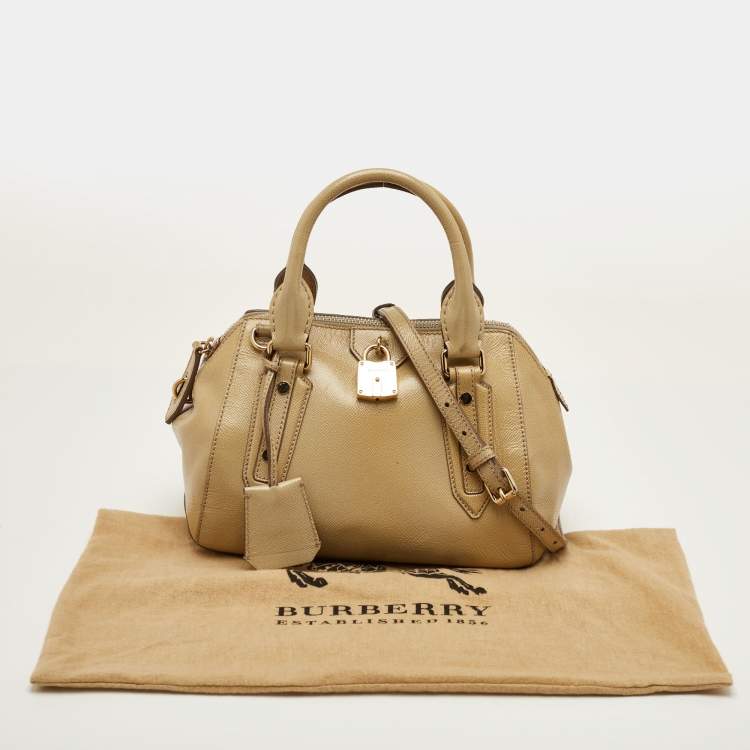 مملوكة مسبقًا Burberry Beige Patent Leather Lock Top Zip Satchel