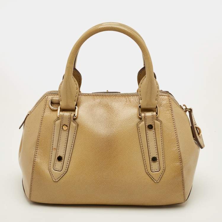 مملوكة مسبقًا Burberry Beige Patent Leather Lock Top Zip Satchel