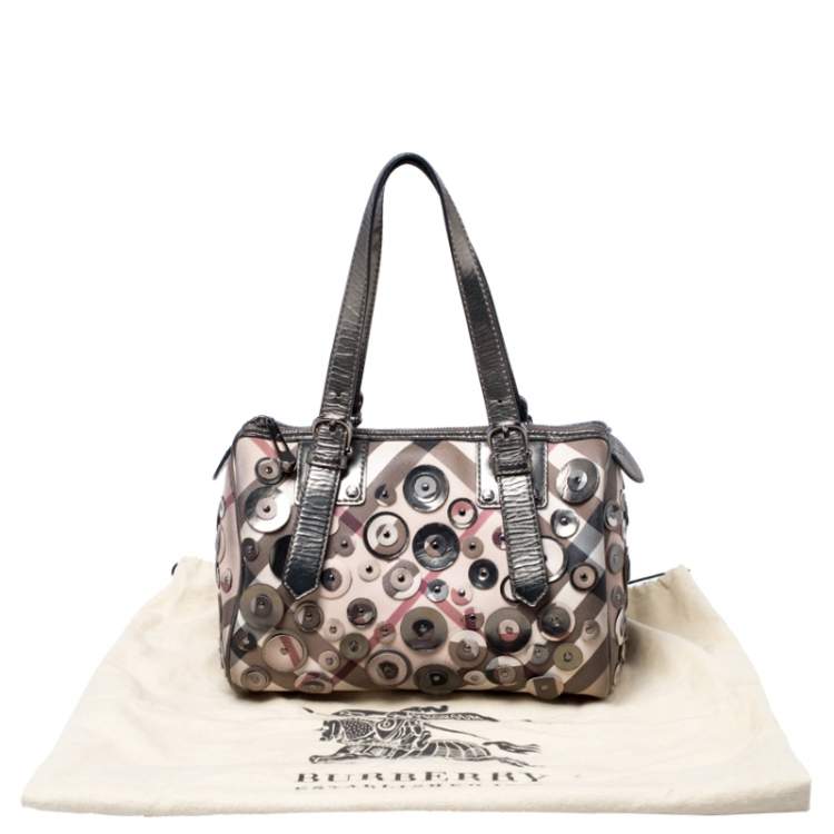 مملوكة مسبقًا Burberry Beige/Metallic Nova Check Coated Canvas and Patent Leather Applique Bag