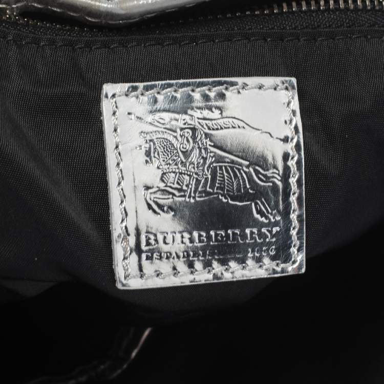 مملوكة مسبقًا Burberry Silver/Beat Check Nylon and Patent Leather Victoria Tote