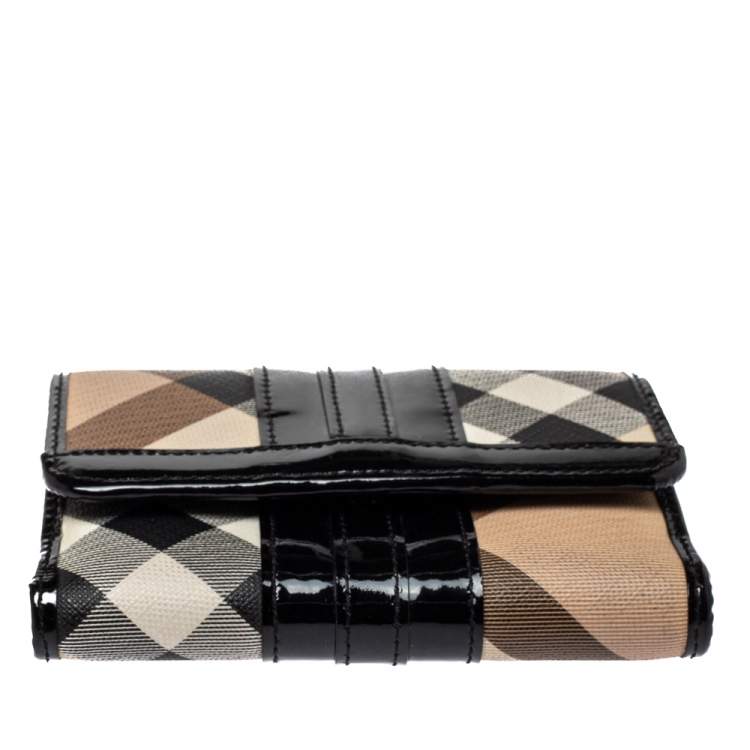 Pre Owned Burberry Black/Beige PVC and Patent Leather Penrose Compact Wallet