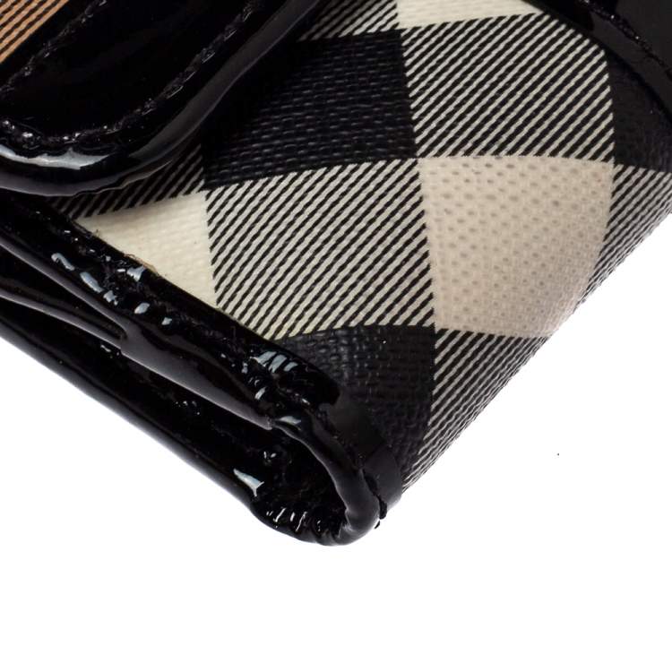 Pre Owned Burberry Black/Beige PVC and Patent Leather Penrose Compact Wallet