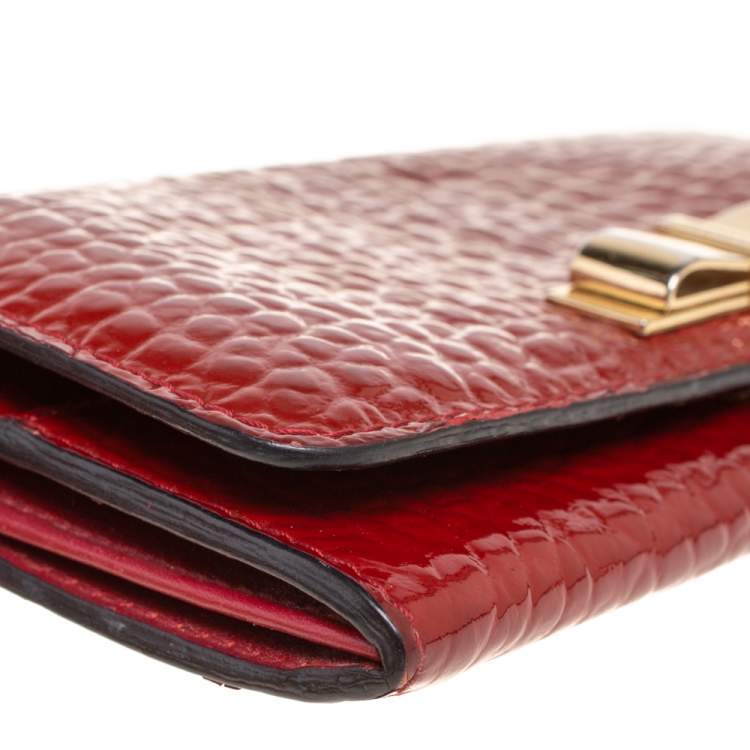 Pre Owned Burberry Red Embossed Patent Leather Penrose Continental Wallet