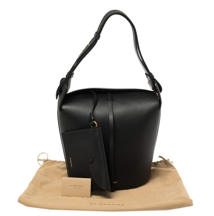 Pre Owned Burberry Black Leather Small Supple Bucket Bag