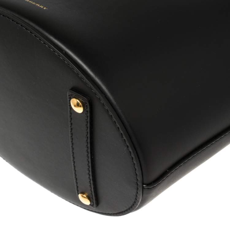 Pre Owned Burberry Black Leather Small Supple Bucket Bag