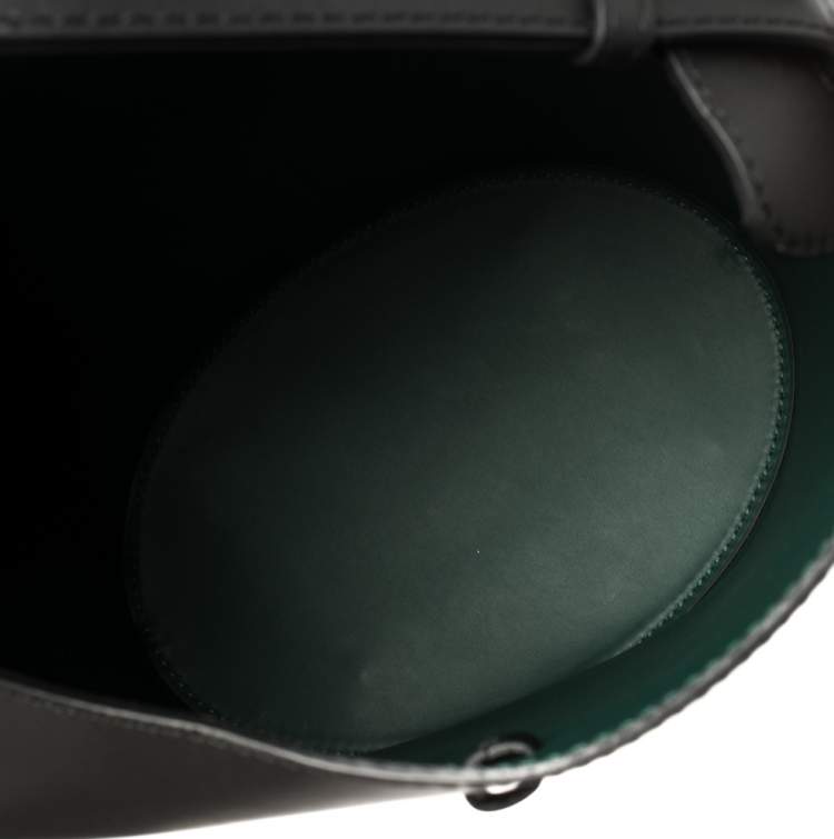 Pre Owned Burberry Black Leather Small Supple Bucket Bag