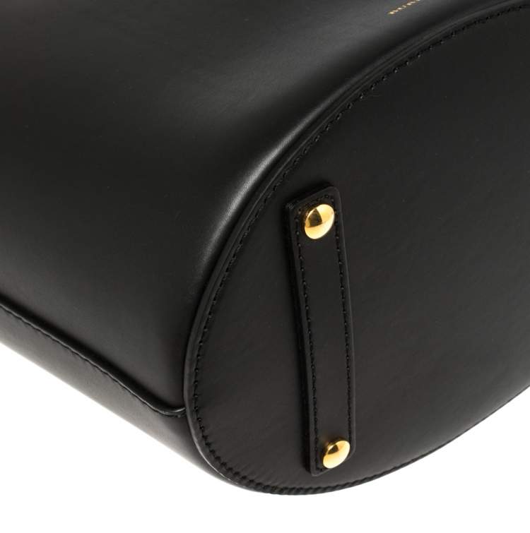 Pre Owned Burberry Black Leather Small Supple Bucket Bag