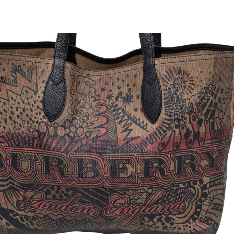 مملوكة مسبقًا Burberry Brown Classic Canvas Medium Reversible Doodle Shopper Tote