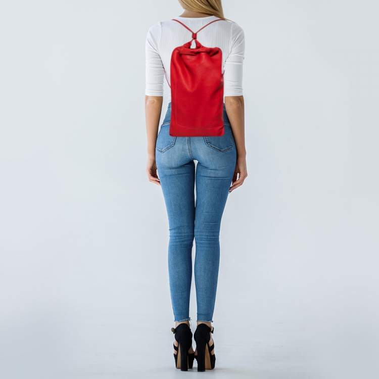 Pre Owned Burberry Red Pebbled Leather Drawstring Sling Backpack