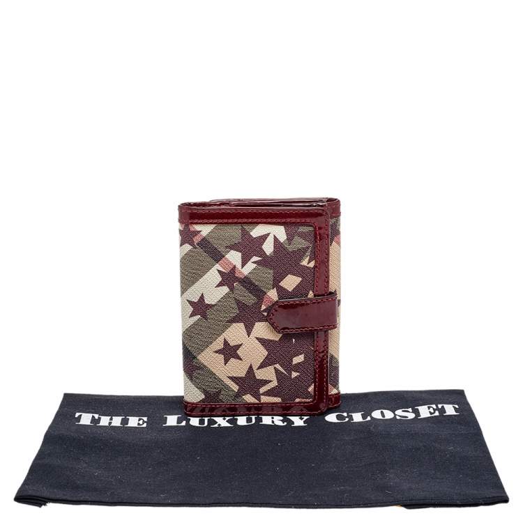 Pre Owned Burberry Beige/Burgundy Nova Check Stars Printed Coated Canvas And Patent Leather Compact Wallet