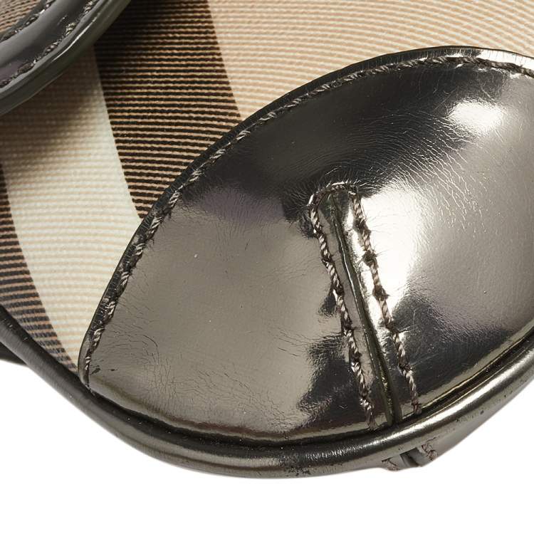 Pre Owned Burberry Metallic/Beige Nova Check PVC and Glossy Leather Emma Pochette Bag