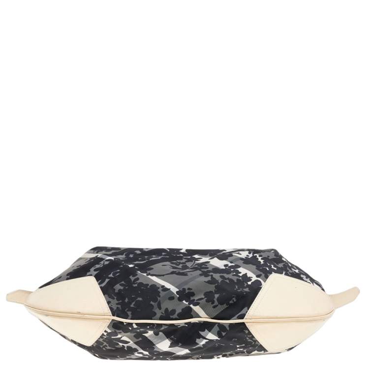 Pre Owned Burberry Black/Cream Floral Beat Check Nylon and Patent Leather Small Foley Hobo