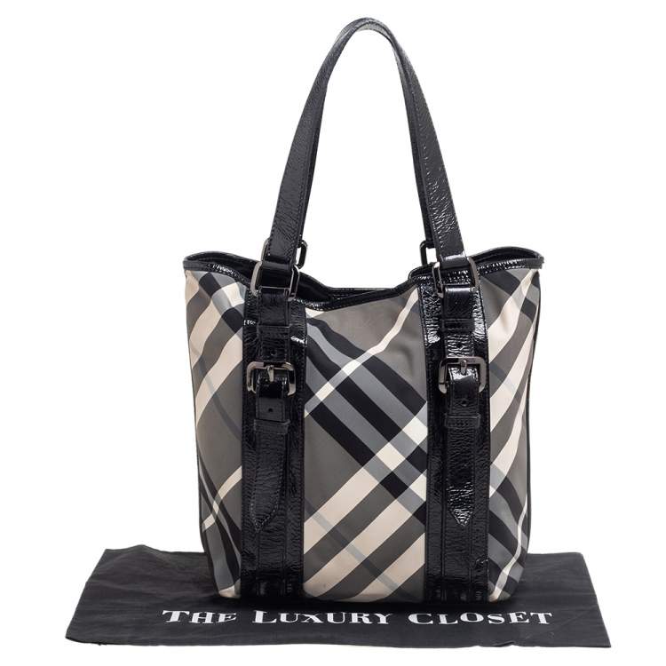 مملوكة مسبقًا Burberry Black Beat Check Nylon And Patent Leather Small Lowry Tote