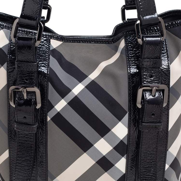 مملوكة مسبقًا Burberry Black Beat Check Nylon And Patent Leather Small Lowry Tote