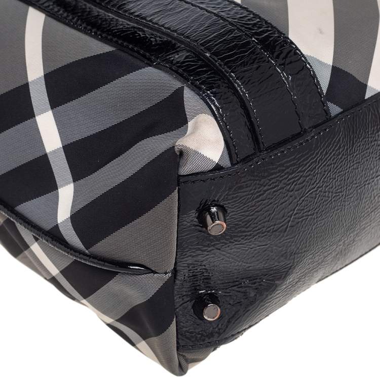 مملوكة مسبقًا Burberry Black Beat Check Nylon And Patent Leather Small Lowry Tote