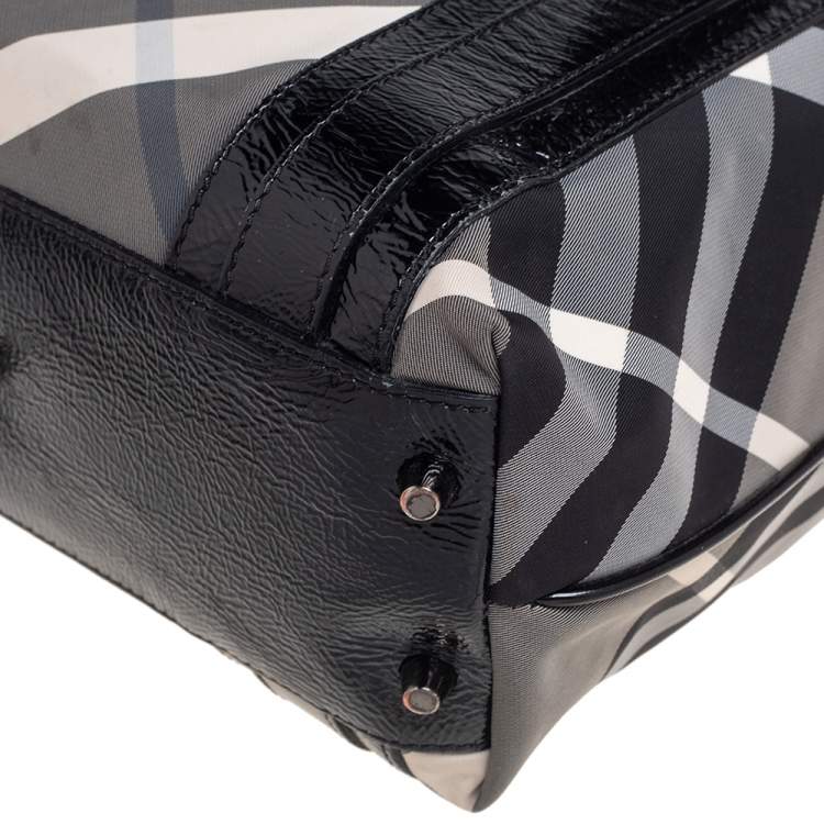 مملوكة مسبقًا Burberry Black Beat Check Nylon And Patent Leather Small Lowry Tote