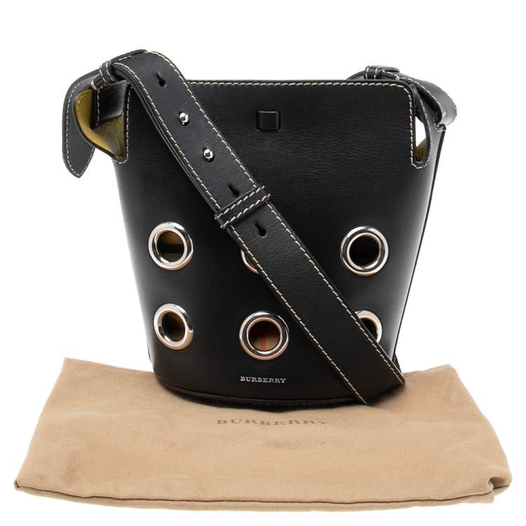 Pre Owned Burberry Black Leather and Vintage Check Cotton Blend Grommet Bucket Bag