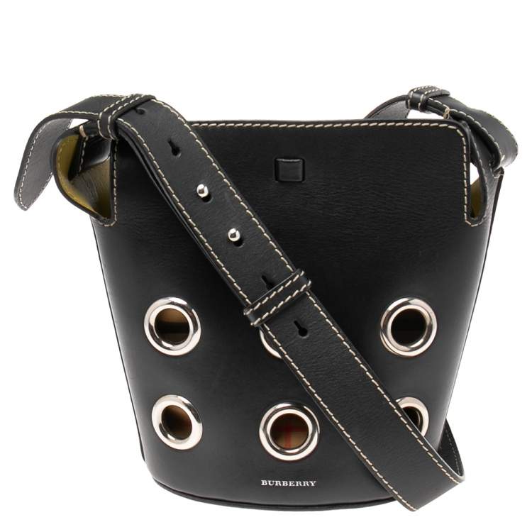 Pre Owned Burberry Black Leather and Vintage Check Cotton Blend Grommet Bucket Bag
