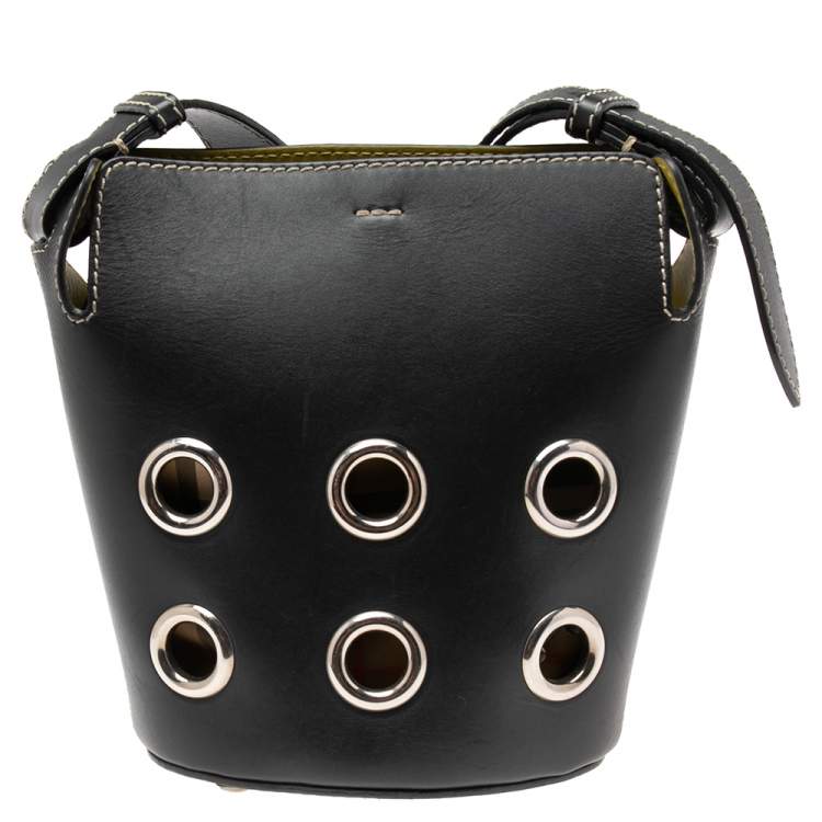 Pre Owned Burberry Black Leather and Vintage Check Cotton Blend Grommet Bucket Bag