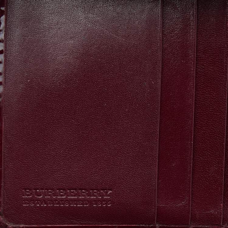 Pre Owned Burberry Burgundy/Beige Nova Check PVC And Patent Leather Heart Compact Wallet