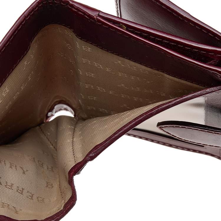 Pre Owned Burberry Burgundy/Beige Nova Check PVC And Patent Leather Heart Compact Wallet