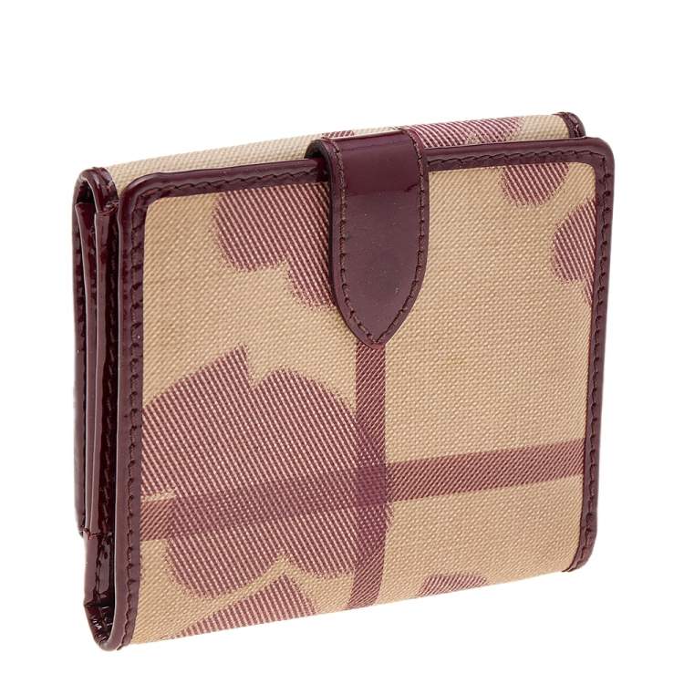 Pre Owned Burberry Burgundy/Beige Nova Check PVC And Patent Leather Heart Compact Wallet