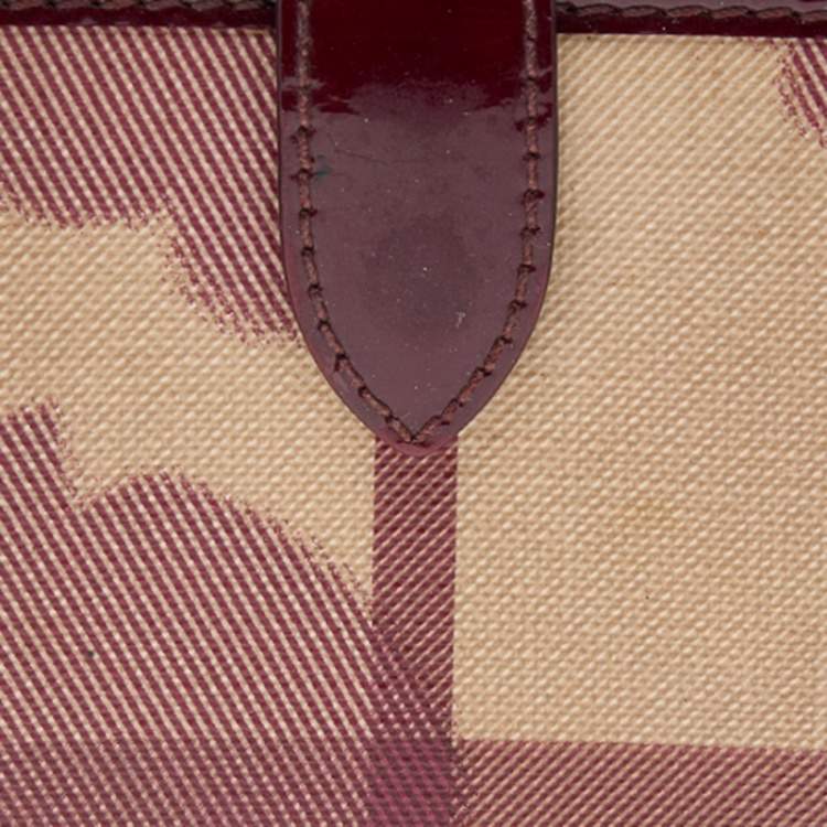 Pre Owned Burberry Burgundy/Beige Nova Check PVC And Patent Leather Heart Compact Wallet
