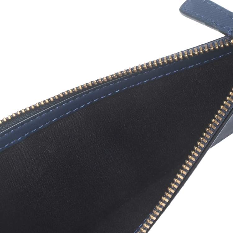 مملوكة مسبقًا Burberry Navy Blue Leather Zip Around Wristlet Clutch