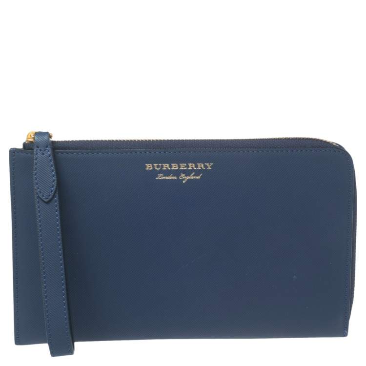 مملوكة مسبقًا Burberry Navy Blue Leather Zip Around Wristlet Clutch