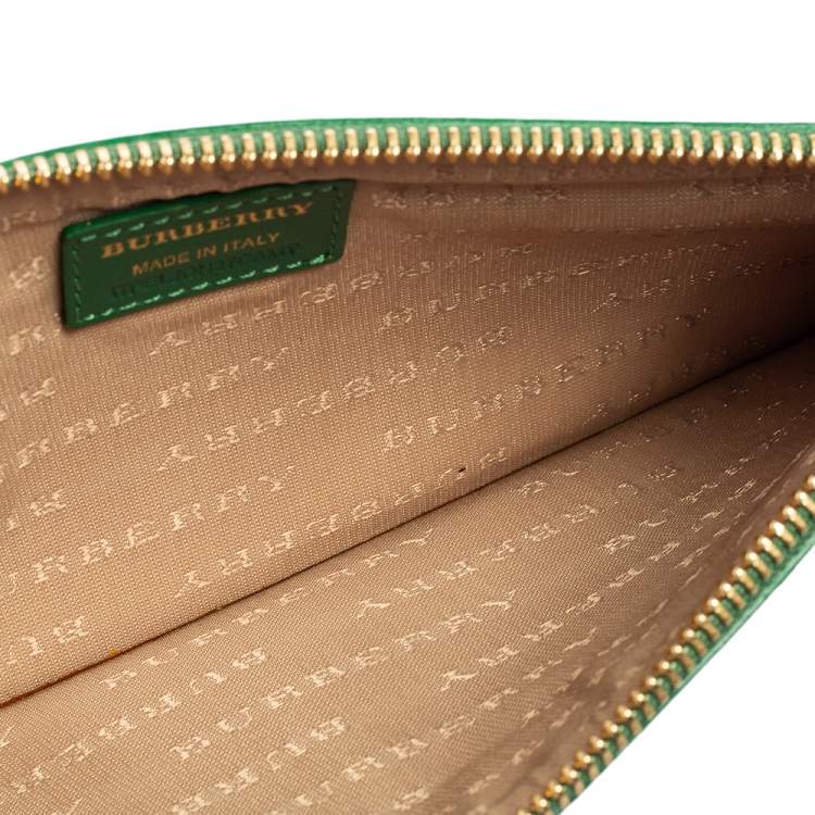 Pre Owned Burberry Beige/Green Haymarket Check PVC and Leather Wristlet Clutch