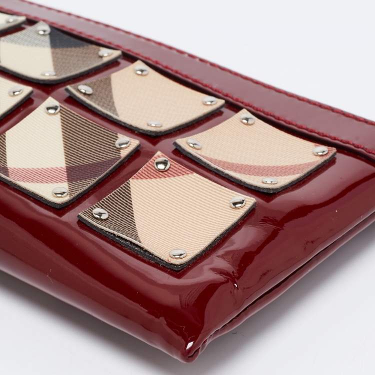 Pre Owned Burberry Burgundy/Beige Super Nova Check PVC and Patent Leather Wristlet Clutch
