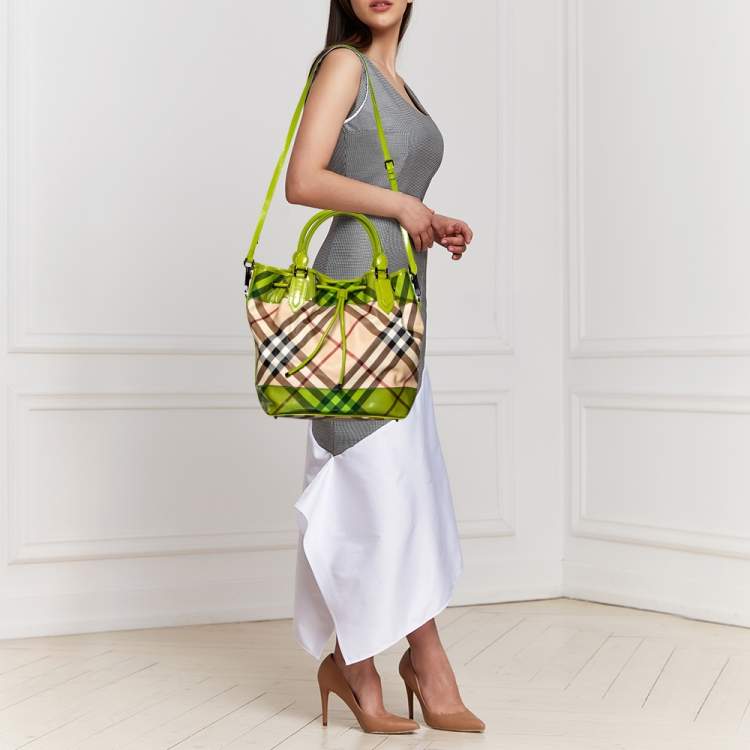 Pre Owned Burberry Beige/Green PVC and Patent Leather Drawstring Tote