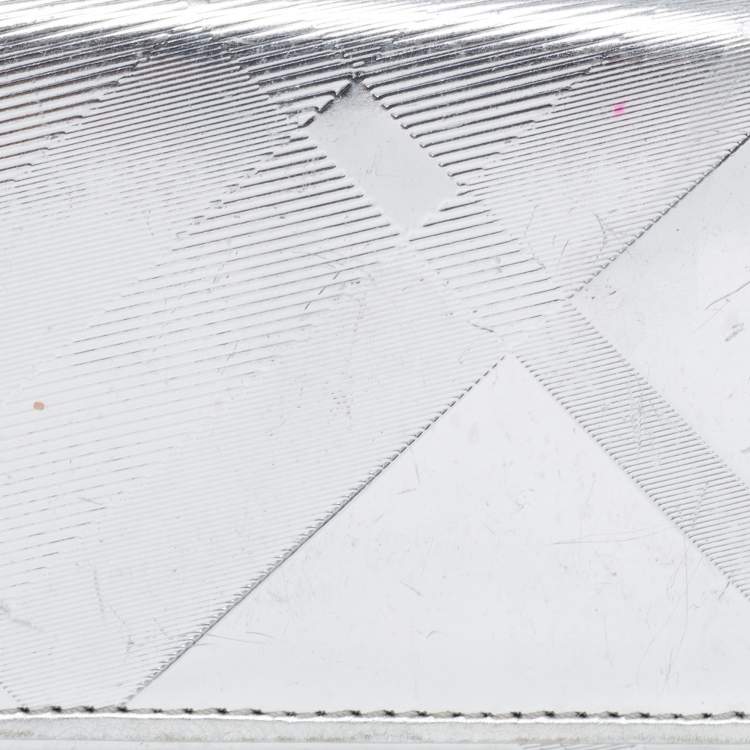 Pre Owned Burberry Silver Patent And Leather Long Bifold  Wallet