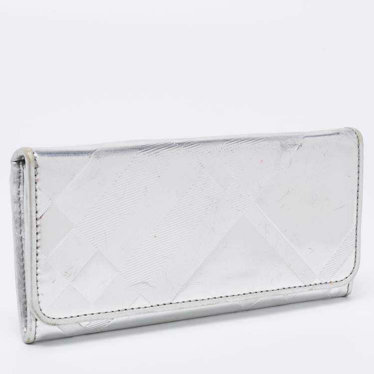 Pre Owned Burberry Silver Patent And Leather Long Bifold  Wallet