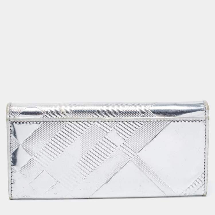 Pre Owned Burberry Silver Patent And Leather Long Bifold  Wallet