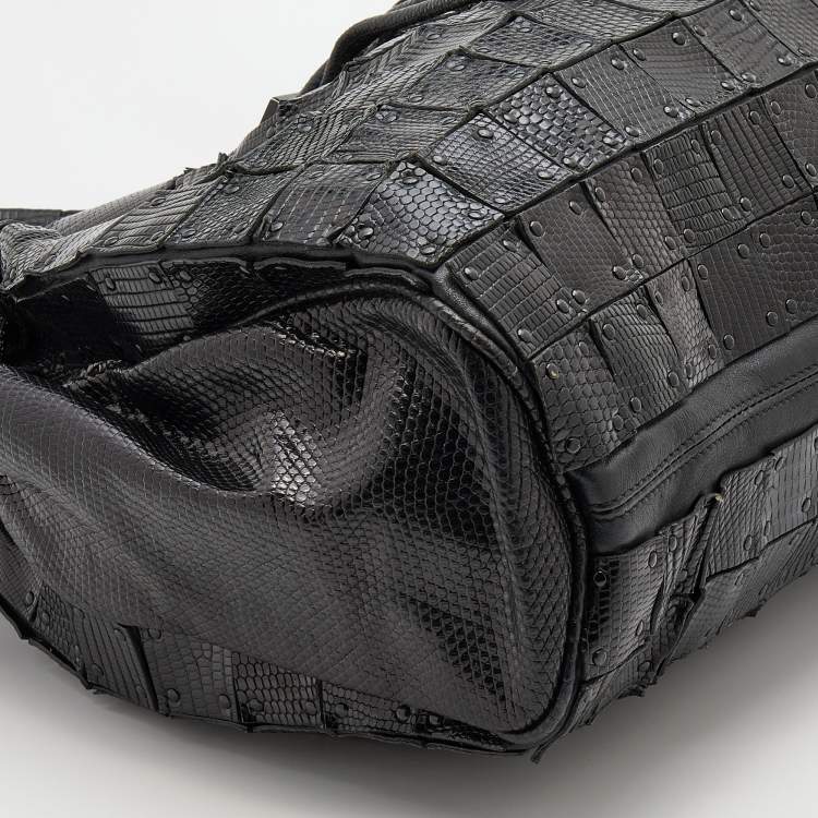 Pre Owned Burberry Black Lizard Embossed Leather Patchwork Drawstring Bag
