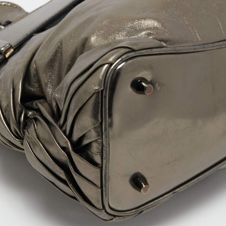 Pre Owned Burberry Metallic Pleated Leather Buckle Tote